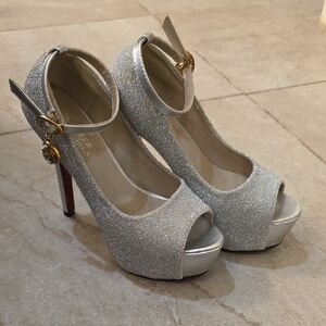 Chic Silver Glitter Peep-Toe Heels